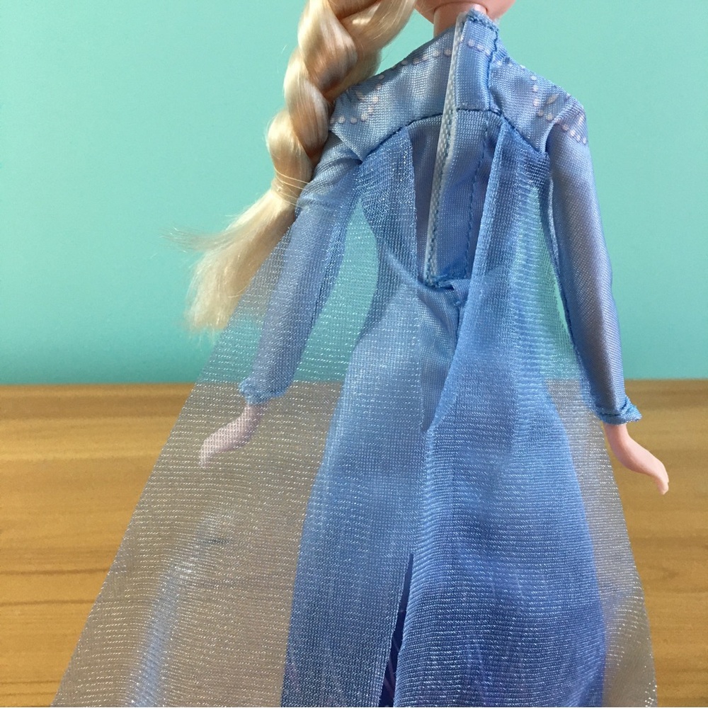 ❄️ New w/o Box “Frozen II” Elsa Doll by Hasbro ❄️ - Picture 8 of 9